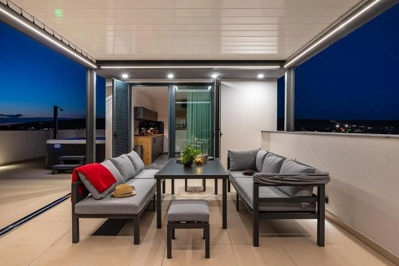 Penthouse Liv Apartment Sukosan